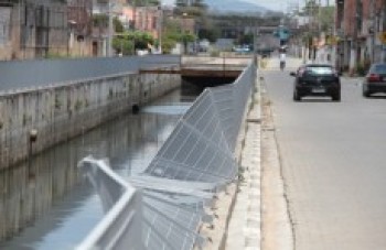 GRade da Albert Fink é danificada: