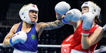 Atual campeã, Bia Ferreira estreia com nocaute no Mundial de Boxe