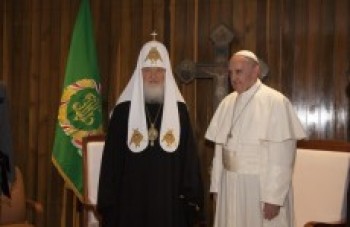 'Somos irmãos', diz papa a patriarca