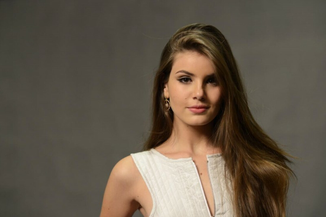 Camila Queiroz estreia na tevê com destaque