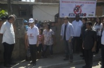 Dilma Rousseff visita bairro com alta infestação do Aedes