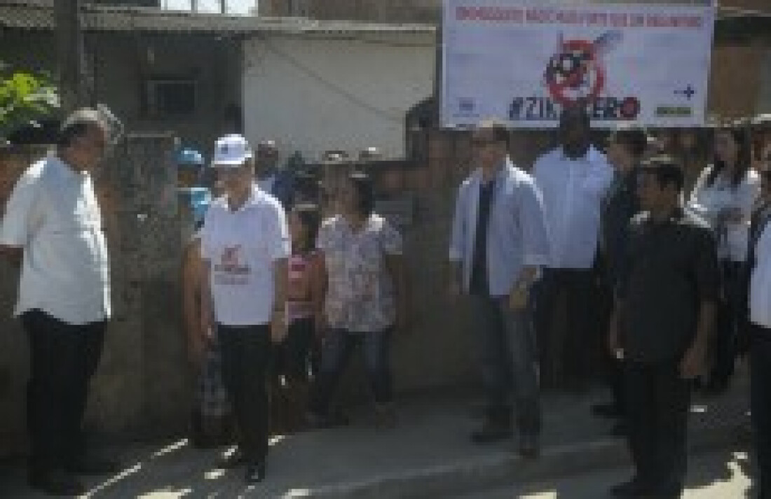 Dilma Rousseff visita bairro com alta infestação do Aedes