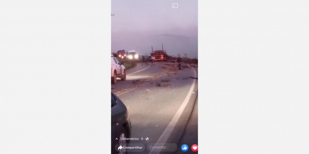 Ônibus colide com caminhão e fere sete pessoas