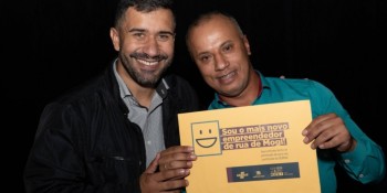 Prefeitura entrega 109 licenças para empreendedores de rua