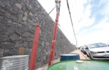 'Gambiarra' de cabos telefônicos oferece risco