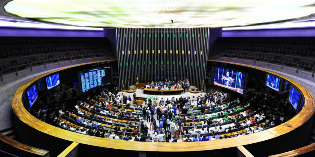 Câmara aprova quadro de servidores da Defensoria Pública da União