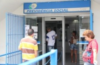 Médicos peritos acertam salários com o governo