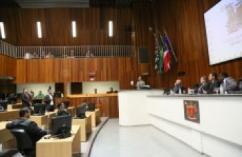 Sessão da Câmara gera tumulto