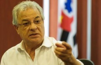 Prefeito notifica construtora para agilizar obra de piscinão