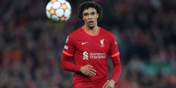 Liverpool lida bem com pressão por 4 títulos, diz Alexander-Arnold