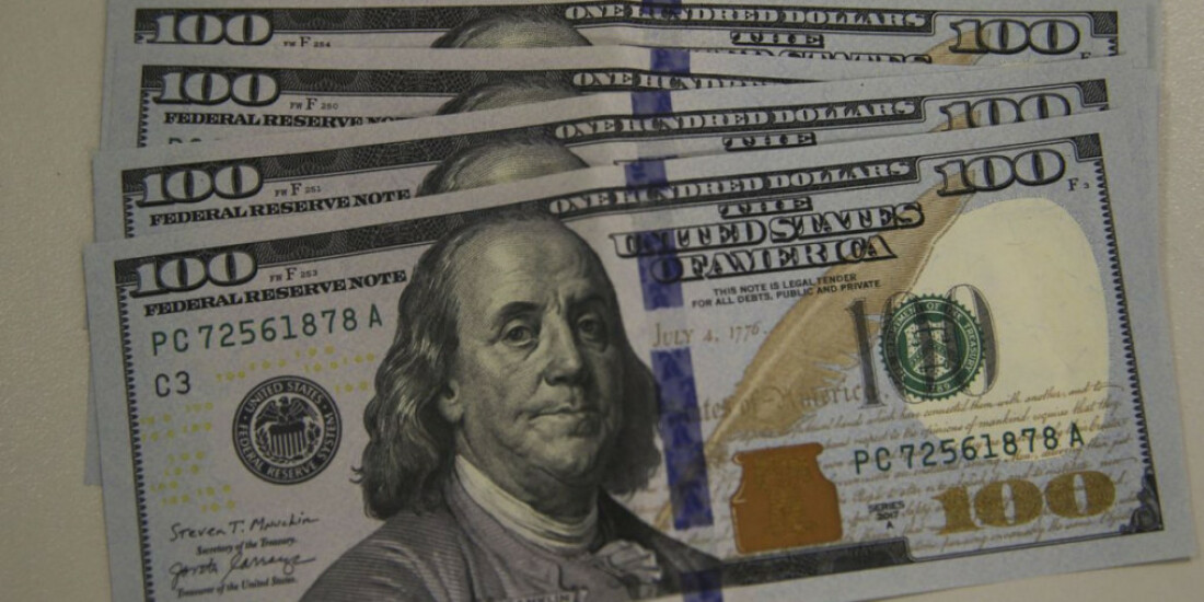 Influenciado pelo exterior, dólar fecha acima de R$ 5,07