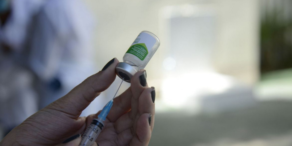 Rio: crianças, gestantes e puérperas recebem vacina contra gripe