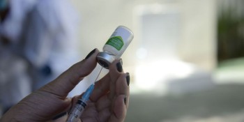 Rio: crianças, gestantes e puérperas recebem vacina contra gripe
