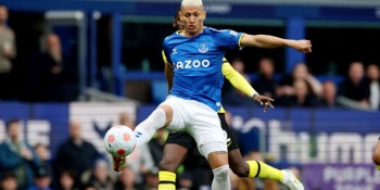 Richarlison marca gol da vitória do Everton sobre Chelsea no Inglês