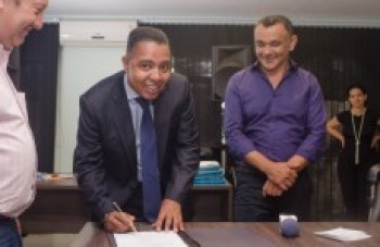 Izidro empossa secretários de Governo e Meio Ambiente