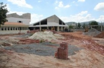 Advogados esperam o Fórum de Brás Cubas há dois anos