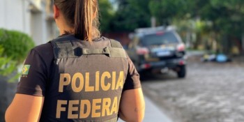 Ex-assessor de Jair Bolsonaro é preso em operação da PF