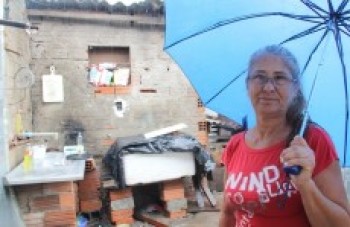 Moradores da Vila Estação sofrem com enchentes