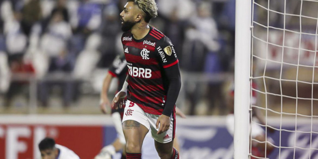 Gabriel brilha e Flamengo derrota Universidad Católica no Chile
