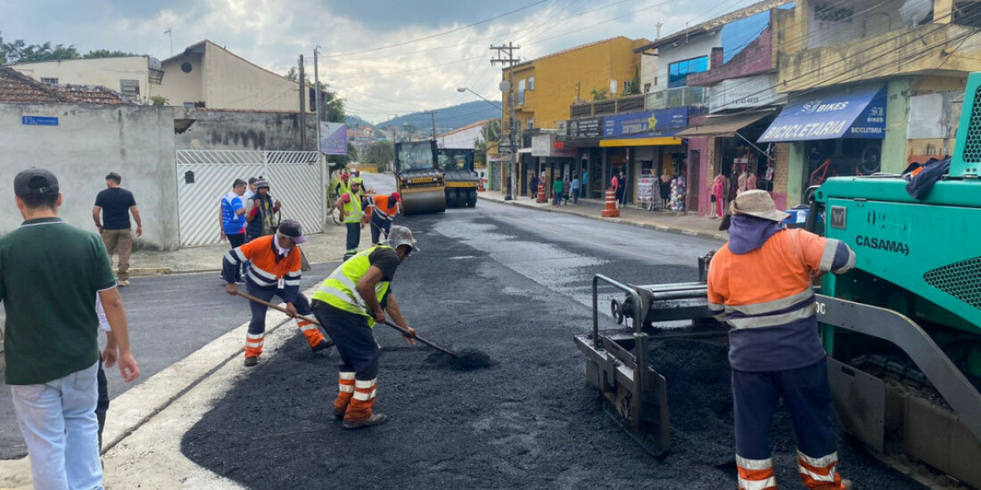 Vias de Palmeiras recebem pavimentação