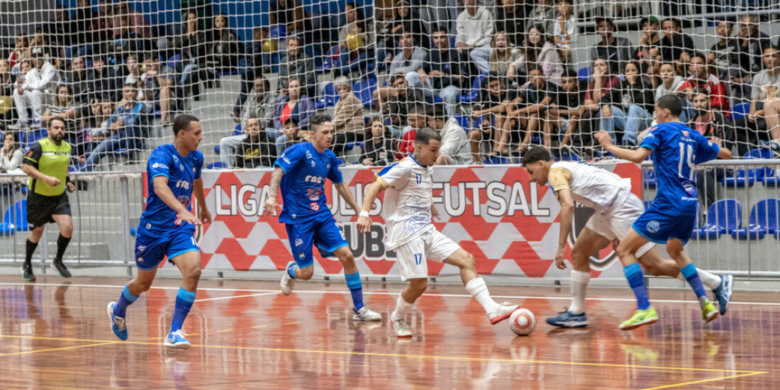 Guararema Futsal disputa jogo acirrado contra o Inter Mogi