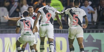 Vasco supera a Ponte Preta em sua primeira vitória na Série B