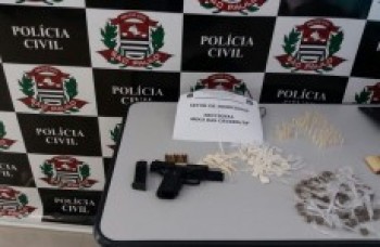 Suspeito de tráfico é preso com arma de uso restrito da Polícia