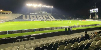 Vasco recebe Ponte Preta em busca da primeira vitória na Série B
