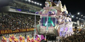 Desfiles no Sambódromo de São Paulo atraíram 64 mil pessoas