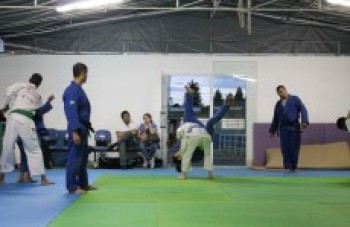 Clube Vila Santista oferece aulas de judô para a população
