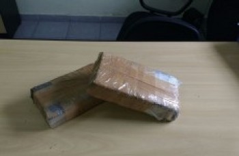 Homem é preso com tijolos de maconha