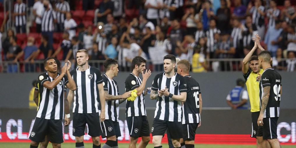 Após vitória na Copa do Brasil, Botafogo retorna ao Rio em voo fretado