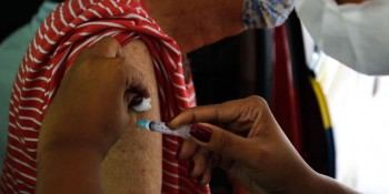 Rio anuncia segunda dose de reforço para covid-19 para todos idosos