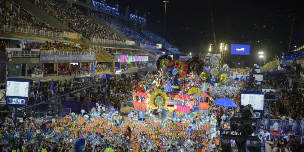 Mais oito escolas da Série Ouro desfilam esta noite na Sapucaí