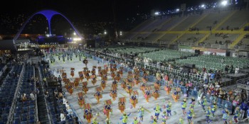 Rio: carnaval renasce no Sambódromo após dois anos de pandemia