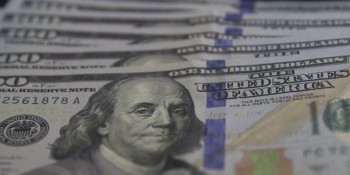 Dólar cai e volta a se aproximar de R$ 4,60