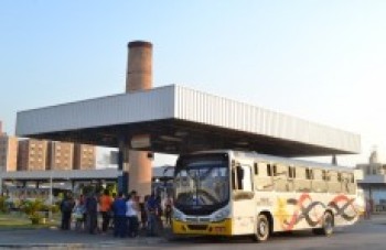 Passageiro de ônibus anuncia roubo em Mogi