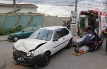 Criança fere a cabeça em acidente de carro na Vila Cintra: