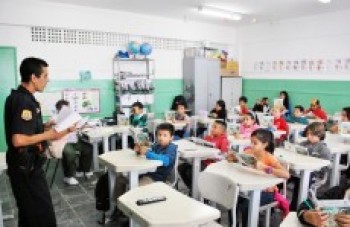 Palestras orientam crianças sobre drogas