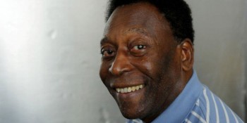 Pelé volta a ser internado para seguir tratamento de tumor