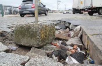 Habitantes de Brás Cubas pedem manutenção em vias