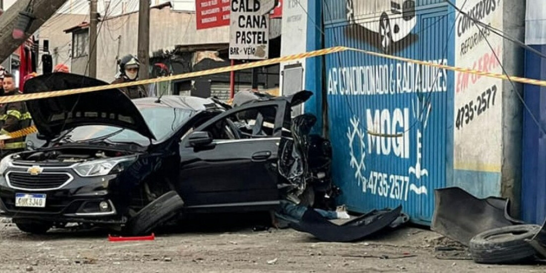 Jovem de 22 anos morre após colidir com um poste