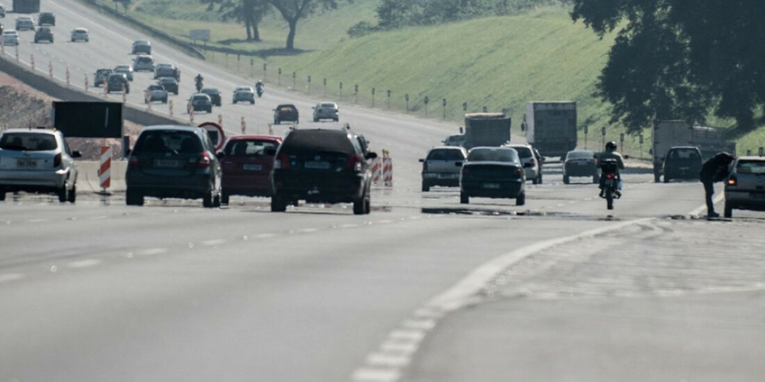 Motorista encontra pontos de lentidão nas estradas do litoral de SP
