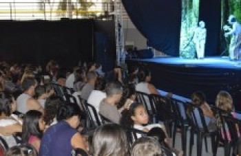 Férias na Praça de Poá continua neste domingo