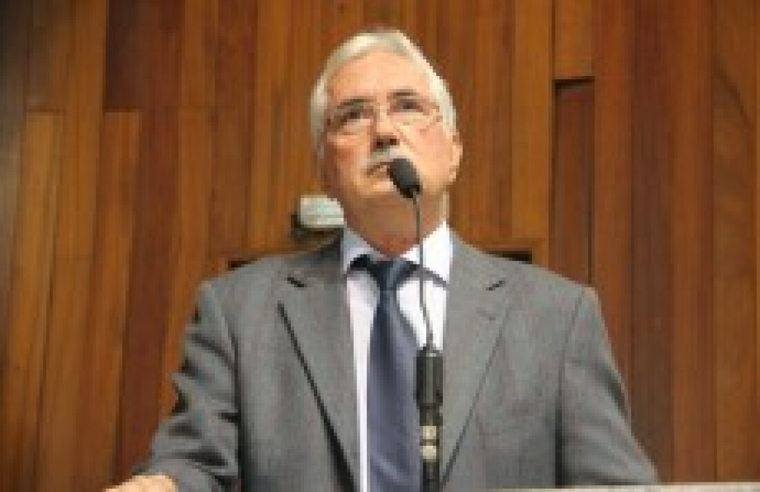 Protássio critica falta de repasse
