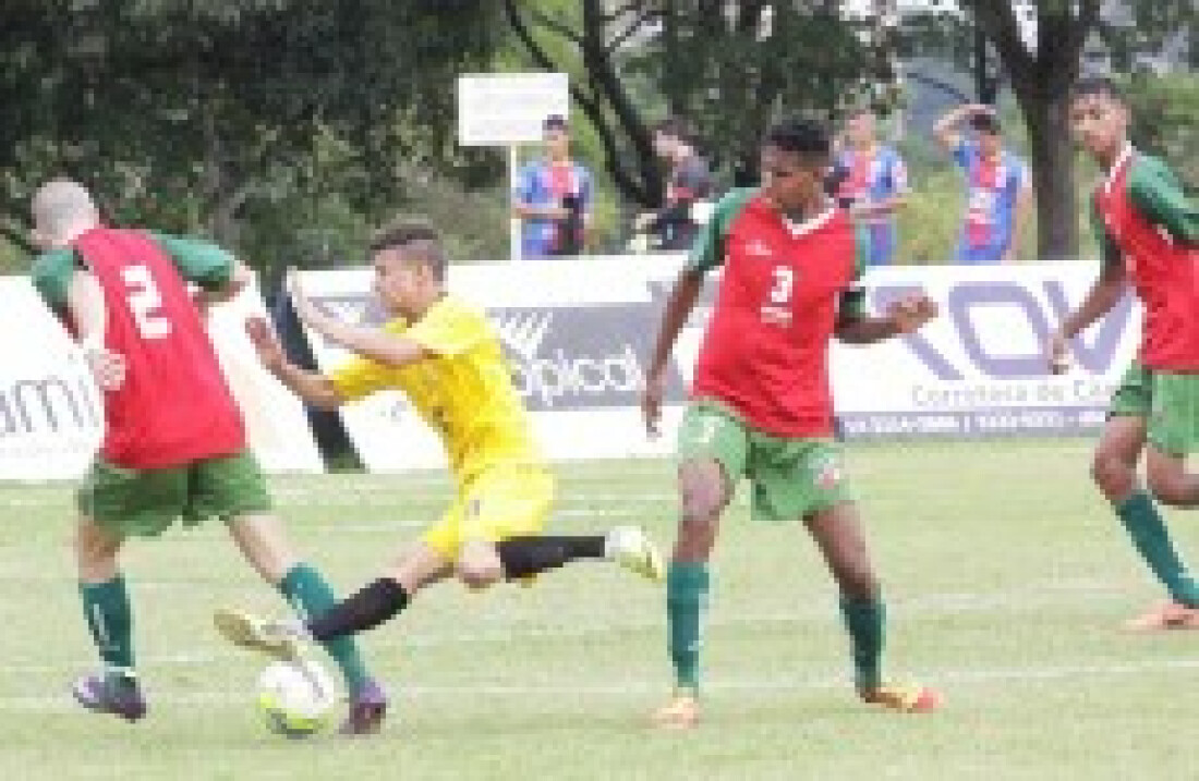 Smel realiza seletiva para time de futebol masculino