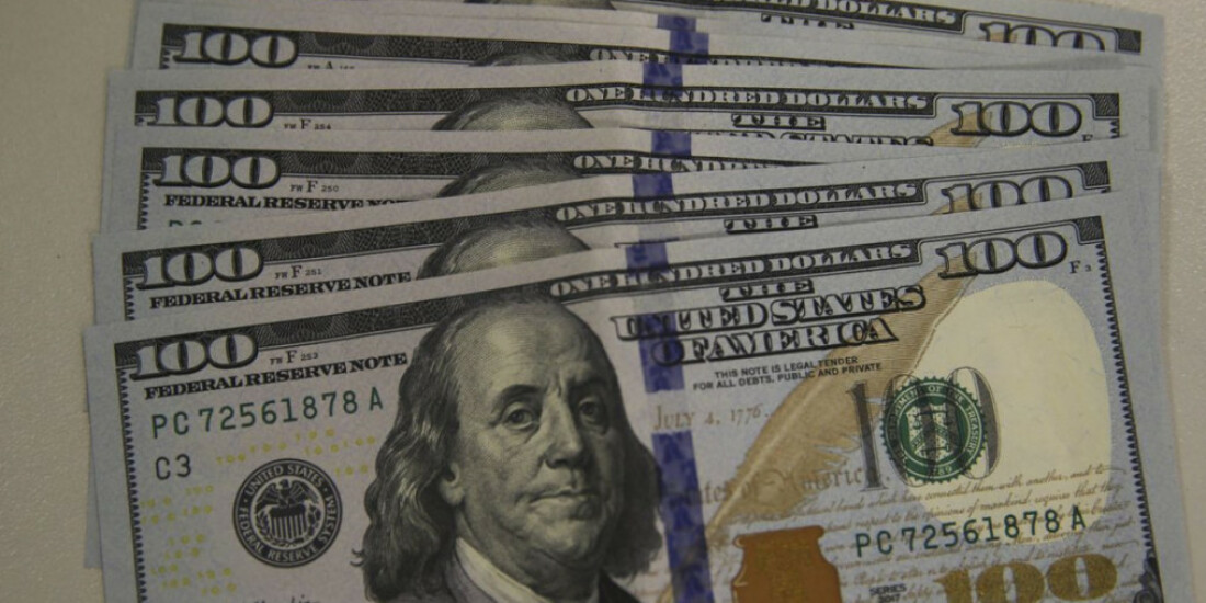 Dólar sobe para R$ 4,69, mas fecha semana em baixa
