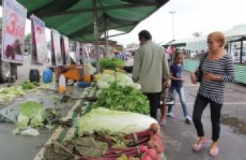 Ambulantes perto de feira geram queixas