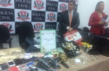 Polícia prende cinco acusados de roubos