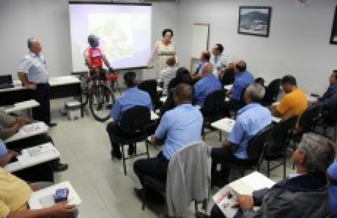 Ação debate a convivência entre motoristas e ciclistas
